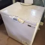 LOTE 492 - 01 FREEZER HORIZONTAL COM 01 TAMPA 220V. (NO ESTADO) ATENÇÃO! FAZER A VISITAÇÃO ANTES DE ARREMATAR, NÃO SABEMOS SE FUNCIONA. LEILÃO NÃO TEM GARANTIA E NEM DEVOLUÇÃO, SUJEITO A POSSÍVEIS AVARIAS VISÍVEIS/OCULTAS E/OU AUSÊNCIA DE COMPONENTES.