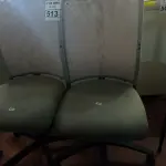 LOTE 513 - 02 CADEIRAS DE ESCRITÓRIO COM BASES GIRATÓRIAS. (NO ESTADO) ATENÇÃO! FAZER A VISITAÇÃO ANTES DE ARREMATAR, NÃO SABEMOS SE FUNCIONA. LEILÃO NÃO TEM GARANTIA E NEM DEVOLUÇÃO, SUJEITO A POSSÍVEIS AVARIAS VISÍVEIS/OCULTAS E/OU AUSÊNCIA DE COMPONENTES.