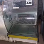 LOTE 438 - 01 BALCÃO QUENTE MARCA GELOPAR. (NO ESTADO) ATENÇÃO! FAZER A VISITAÇÃO ANTES DE ARREMATAR, NÃO SABEMOS SE FUNCIONA. LEILÃO NÃO TEM GARANTIA E NEM DEVOLUÇÃO, SUJEITO A POSSÍVEIS AVARIAS VISÍVEIS/OCULTAS E/OU AUSÊNCIA DE COMPONENTES.