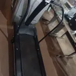 LOTE 435 - 01 ESTEIRA ERGOMÉTRICA MARCA ATLETIC.  (NO ESTADO) ATENÇÃO! FAZER A VISITAÇÃO ANTES DE ARREMATAR, NÃO SABEMOS SE FUNCIONA. LEILÃO NÃO TEM GARANTIA E NEM DEVOLUÇÃO, SUJEITO A POSSÍVEIS AVARIAS VISÍVEIS/OCULTAS E/OU AUSÊNCIA DE COMPONENTES.