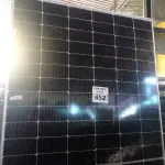 LOTE 452 - 01 PLACA SOLAR 41V 445W COM AVARIAS. (NO ESTADO) ATENÇÃO! FAZER A VISITAÇÃO ANTES DE ARREMATAR, NÃO SABEMOS SE FUNCIONA. LEILÃO NÃO TEM GARANTIA E NEM DEVOLUÇÃO, SUJEITO A POSSÍVEIS AVARIAS VISÍVEIS/OCULTAS E/OU AUSÊNCIA DE COMPONENTES.