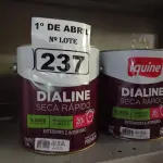 LOTE 237 - 02 GALÕES DE ESMALTE SINTÉTICO IQUINE DIALINE 3,6L NA COR VERDE COLONIAL. (NO ESTADO) ATENÇÃO! FAZER A VISITAÇÃO ANTES DE ARREMATAR, NÃO SABEMOS SE FUNCIONA. LEILÃO NÃO TEM GARANTIA E NEM DEVOLUÇÃO, SUJEITO A POSSÍVEIS AVARIAS VISÍVEIS/OCULTAS E/OU AUSÊNCIA DE COMPONENTES.