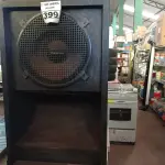 LOTE 399 - 01 CAIXA DE SOM PROFISSIONAL. (NO ESTADO) ATENÇÃO! FAZER A VISITAÇÃO ANTES DE ARREMATAR, NÃO SABEMOS SE FUNCIONA. LEILÃO NÃO TEM GARANTIA E NEM DEVOLUÇÃO, SUJEITO A POSSÍVEIS AVARIAS VISÍVEIS/OCULTAS E/OU AUSÊNCIA DE COMPONENTES.