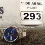 LOTE 293 - 01 RELÓGIO ANALÓGICO. (NO ESTADO) ATENÇÃO! FAZER A VISITAÇÃO ANTES DE ARREMATAR, NÃO SABEMOS SE FUNCIONA. LEILÃO NÃO TEM GARANTIA E NEM DEVOLUÇÃO, SUJEITO A POSSÍVEIS AVARIAS VISÍVEIS/OCULTAS E/OU AUSÊNCIA DE COMPONENTES.