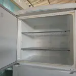 LOTE 352 - 01 GELADEIRA MARCA CONTINENTAL 220. (NO ESTADO) ATENÇÃO! FAZER A VISITAÇÃO ANTES DE ARREMATAR, NÃO SABEMOS SE FUNCIONA. LEILÃO NÃO TEM GARANTIA E NEM DEVOLUÇÃO, SUJEITO A POSSÍVEIS AVARIAS VISÍVEIS/OCULTAS E/OU AUSÊNCIA DE COMPONENTES.