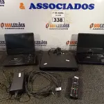 LOTE 338 - 01 APARELHO DE DVD, 01 FONTE DO NOTEBOOK SONY E 02 LEITORES DE DVD PORTÁTIL. (NO ESTADO) ATENÇÃO! FAZER A VISITAÇÃO ANTES DE ARREMATAR, NÃO SABEMOS SE FUNCIONA. LEILÃO NÃO TEM GARANTIA E NEM DEVOLUÇÃO, SUJEITO A POSSÍVEIS AVARIAS VISÍVEIS/OCULTAS E/OU AUSÊNCIA DE COMPONENTES.