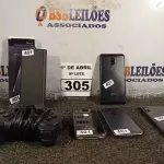 LOTE 305 - 01 JOGO DE CHAVES DE PRECISÃO, 01 CONTROLE DE VIDEOGAME E 04 CELULARES MARCAS E MODELOS DIVERSOS PARA RETIRADA DE PEÇAS. (NO ESTADO) ATENÇÃO! FAZER A VISITAÇÃO ANTES DE ARREMATAR, NÃO SABEMOS SE FUNCIONA. LEILÃO NÃO TEM GARANTIA E NEM DEVOLUÇÃO, SUJEITO A POSSÍVEIS AVARIAS VISÍVEIS/OCULTAS E/OU AUSÊNCIA DE COMPONENTES.