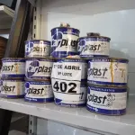 LOTE 402 - 19 LATAS DE ADESIVO PLÁSTICO. (NO ESTADO) ATENÇÃO! FAZER A VISITAÇÃO ANTES DE ARREMATAR, NÃO SABEMOS SE FUNCIONA. LEILÃO NÃO TEM GARANTIA E NEM DEVOLUÇÃO, SUJEITO A POSSÍVEIS AVARIAS VISÍVEIS/OCULTAS E/OU AUSÊNCIA DE COMPONENTES.