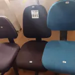 LOTE 511 - 03 CADEIRAS DE ESCRITÓRIO COM BASE GIRATÓRIA. (NO ESTADO) ATENÇÃO! FAZER A VISITAÇÃO ANTES DE ARREMATAR, NÃO SABEMOS SE FUNCIONA. LEILÃO NÃO TEM GARANTIA E NEM DEVOLUÇÃO, SUJEITO A POSSÍVEIS AVARIAS VISÍVEIS/OCULTAS E/OU AUSÊNCIA DE COMPONENTES.