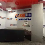 LOTE 348 - 01 CAIXA DE SOM AUTOMOTIVA E 01 DISQUETEIRA. (NO ESTADO) ATENÇÃO! FAZER A VISITAÇÃO ANTES DE ARREMATAR, NÃO SABEMOS SE FUNCIONA. LEILÃO NÃO TEM GARANTIA E NEM DEVOLUÇÃO, SUJEITO A POSSÍVEIS AVARIAS VISÍVEIS/OCULTAS E/OU AUSÊNCIA DE COMPONENTES.