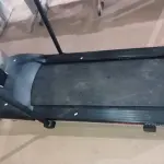 LOTE 435 - 01 ESTEIRA ERGOMÉTRICA MARCA ATLETIC.  (NO ESTADO) ATENÇÃO! FAZER A VISITAÇÃO ANTES DE ARREMATAR, NÃO SABEMOS SE FUNCIONA. LEILÃO NÃO TEM GARANTIA E NEM DEVOLUÇÃO, SUJEITO A POSSÍVEIS AVARIAS VISÍVEIS/OCULTAS E/OU AUSÊNCIA DE COMPONENTES.