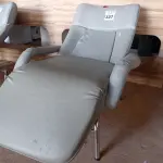 LOTE 327 - 01 POLTRONA PARA DESCANSO RECLINÁVEL COM AVARIAS. (NO ESTADO) ATENÇÃO! FAZER A VISITAÇÃO ANTES DE ARREMATAR, NÃO SABEMOS SE FUNCIONA. LEILÃO NÃO TEM GARANTIA E NEM DEVOLUÇÃO, SUJEITO A POSSÍVEIS AVARIAS VISÍVEIS/OCULTAS E/OU AUSÊNCIA DE COMPONENTES.