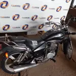 LOTE 345 - 01 MOTO KANSAS 150 ANO/MODELO 2008 NA COR PRETA. (NO ESTADO) ATENÇÃO! FAZER A VISITAÇÃO ANTES DE ARREMATAR, NÃO SABEMOS SE FUNCIONA. LEILÃO NÃO TEM GARANTIA E NEM DEVOLUÇÃO, SUJEITO A POSSÍVEIS AVARIAS VISÍVEIS/OCULTAS E/OU AUSÊNCIA DE COMPONENTES.