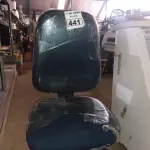 LOTE 441 - 01 CADEIRA DE ESCRITÓRIO COM BASE GIRATÓRIA. (NO ESTADO) ATENÇÃO! FAZER A VISITAÇÃO ANTES DE ARREMATAR, NÃO SABEMOS SE FUNCIONA. LEILÃO NÃO TEM GARANTIA E NEM DEVOLUÇÃO, SUJEITO A POSSÍVEIS AVARIAS VISÍVEIS/OCULTAS E/OU AUSÊNCIA DE COMPONENTES.