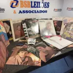 LOTE 551 - 01 LOTE  C/ APROXIMADAMENTE 27 DISCOS DE VINIL DIVERSOS. (NO ESTADO) ATENÇÃO! FAZER A VISITAÇÃO ANTES DE ARREMATAR, NÃO SABEMOS SE FUNCIONA. LEILÃO NÃO TEM GARANTIA E NEM DEVOLUÇÃO, SUJEITO A POSSÍVEIS AVARIAS VISÍVEIS/OCULTAS E/OU AUSÊNCIA DE COMPONENTES.