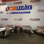 LOTE 290 - 01 JOGO DE PANELAS. (NO ESTADO) ATENÇÃO! FAZER A VISITAÇÃO ANTES DE ARREMATAR, NÃO SABEMOS SE FUNCIONA. LEILÃO NÃO TEM GARANTIA E NEM DEVOLUÇÃO, SUJEITO A POSSÍVEIS AVARIAS VISÍVEIS/OCULTAS E/OU AUSÊNCIA DE COMPONENTES.