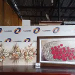 LOTE 549 - 02 QUADROS DECORATIVOS  E 01 TAMPÃO P/ VEÍCULO . (NO ESTADO) ATENÇÃO! FAZER A VISITAÇÃO ANTES DE ARREMATAR, NÃO SABEMOS SE FUNCIONA. LEILÃO NÃO TEM GARANTIA E NEM DEVOLUÇÃO, SUJEITO A POSSÍVEIS AVARIAS VISÍVEIS/OCULTAS E/OU AUSÊNCIA DE COMPONENTES.