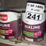 LOTE 241 - 02 GALÕES DE ESMALTE SINTÉTICO IQUINE DIALINE 3,6L NA COR VERDE COLONIAL. (NO ESTADO) ATENÇÃO! FAZER A VISITAÇÃO ANTES DE ARREMATAR, NÃO SABEMOS SE FUNCIONA. LEILÃO NÃO TEM GARANTIA E NEM DEVOLUÇÃO, SUJEITO A POSSÍVEIS AVARIAS VISÍVEIS/OCULTAS E/OU AUSÊNCIA DE COMPONENTES.