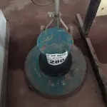 LOTE 280 - 01 ENCERADEIRA INDUSTRIAL. (NO ESTADO) ATENÇÃO! FAZER A VISITAÇÃO ANTES DE ARREMATAR, NÃO SABEMOS SE FUNCIONA. LEILÃO NÃO TEM GARANTIA E NEM DEVOLUÇÃO, SUJEITO A POSSÍVEIS AVARIAS VISÍVEIS/OCULTAS E/OU AUSÊNCIA DE COMPONENTES.