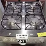 LOTE 429 - 01 FOGÃO A GÁS 04 BOCAS COM AVARIAS. (NO ESTADO) ATENÇÃO! FAZER A VISITAÇÃO ANTES DE ARREMATAR, NÃO SABEMOS SE FUNCIONA. LEILÃO NÃO TEM GARANTIA E NEM DEVOLUÇÃO, SUJEITO A POSSÍVEIS AVARIAS VISÍVEIS/OCULTAS E/OU AUSÊNCIA DE COMPONENTES.