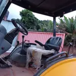 LOTE 536 - 01 RETROESCAVADEIRA NEW HOLLAND  LB90 4x2 2010 , VIDROS QUEBRADOS TEM OS RESERVAS. 02 PNEUS DIANTEIROS  (NO ESTADO)