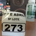 LOTE 273 - 02 CAIXAS COM BISNAGAS DE ÁLCOOL EM GEL 90G. (NO ESTADO) ATENÇÃO! FAZER A VISITAÇÃO ANTES DE ARREMATAR, NÃO SABEMOS SE FUNCIONA. LEILÃO NÃO TEM GARANTIA E NEM DEVOLUÇÃO, SUJEITO A POSSÍVEIS AVARIAS VISÍVEIS/OCULTAS E/OU AUSÊNCIA DE COMPONENTES.