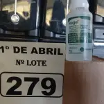 LOTE 279 - 02 CAIXAS COM BISNAGAS DE ÁLCOOL EM GEL 90G. (NO ESTADO) ATENÇÃO! FAZER A VISITAÇÃO ANTES DE ARREMATAR, NÃO SABEMOS SE FUNCIONA. LEILÃO NÃO TEM GARANTIA E NEM DEVOLUÇÃO, SUJEITO A POSSÍVEIS AVARIAS VISÍVEIS/OCULTAS E/OU AUSÊNCIA DE COMPONENTES.