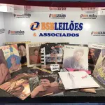 LOTE 551 - 01 LOTE  C/ APROXIMADAMENTE 27 DISCOS DE VINIL DIVERSOS. (NO ESTADO) ATENÇÃO! FAZER A VISITAÇÃO ANTES DE ARREMATAR, NÃO SABEMOS SE FUNCIONA. LEILÃO NÃO TEM GARANTIA E NEM DEVOLUÇÃO, SUJEITO A POSSÍVEIS AVARIAS VISÍVEIS/OCULTAS E/OU AUSÊNCIA DE COMPONENTES.