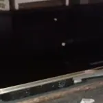 LOTE 447 - 01 TV SAMSUNG PARA RETIRADA DE PEÇAS. (NO ESTADO) ATENÇÃO! FAZER A VISITAÇÃO ANTES DE ARREMATAR, NÃO SABEMOS SE FUNCIONA. LEILÃO NÃO TEM GARANTIA E NEM DEVOLUÇÃO, SUJEITO A POSSÍVEIS AVARIAS VISÍVEIS/OCULTAS E/OU AUSÊNCIA DE COMPONENTES.