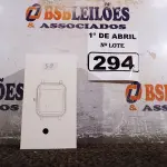 LOTE 294 - 01 RELÓGIO SMART WATCH. (NO ESTADO) ATENÇÃO! FAZER A VISITAÇÃO ANTES DE ARREMATAR, NÃO SABEMOS SE FUNCIONA. LEILÃO NÃO TEM GARANTIA E NEM DEVOLUÇÃO, SUJEITO A POSSÍVEIS AVARIAS VISÍVEIS/OCULTAS E/OU AUSÊNCIA DE COMPONENTES.