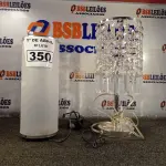 LOTE 350 - 02 ABAJURES. (NO ESTADO) ATENÇÃO! FAZER A VISITAÇÃO ANTES DE ARREMATAR, NÃO SABEMOS SE FUNCIONA. LEILÃO NÃO TEM GARANTIA E NEM DEVOLUÇÃO, SUJEITO A POSSÍVEIS AVARIAS VISÍVEIS/OCULTAS E/OU AUSÊNCIA DE COMPONENTES.
