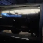 LOTE 262 - 01 PAINEL DE PROPAGANDA E 01 TV MARCAS E MODELOS DIVERSOS PARA RETIRADA DE PEÇAS. (NO ESTADO) ATENÇÃO! FAZER A VISITAÇÃO ANTES DE ARREMATAR, NÃO SABEMOS SE FUNCIONA. LEILÃO NÃO TEM GARANTIA E NEM DEVOLUÇÃO, SUJEITO A POSSÍVEIS AVARIAS VISÍVEIS/OCULTAS E/OU AUSÊNCIA DE COMPONENTES.