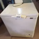 LOTE 492 - 01 FREEZER HORIZONTAL COM 01 TAMPA 220V. (NO ESTADO) ATENÇÃO! FAZER A VISITAÇÃO ANTES DE ARREMATAR, NÃO SABEMOS SE FUNCIONA. LEILÃO NÃO TEM GARANTIA E NEM DEVOLUÇÃO, SUJEITO A POSSÍVEIS AVARIAS VISÍVEIS/OCULTAS E/OU AUSÊNCIA DE COMPONENTES.
