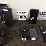 LOTE 305 - 01 JOGO DE CHAVES DE PRECISÃO, 01 CONTROLE DE VIDEOGAME E 04 CELULARES MARCAS E MODELOS DIVERSOS PARA RETIRADA DE PEÇAS. (NO ESTADO) ATENÇÃO! FAZER A VISITAÇÃO ANTES DE ARREMATAR, NÃO SABEMOS SE FUNCIONA. LEILÃO NÃO TEM GARANTIA E NEM DEVOLUÇÃO, SUJEITO A POSSÍVEIS AVARIAS VISÍVEIS/OCULTAS E/OU AUSÊNCIA DE COMPONENTES.