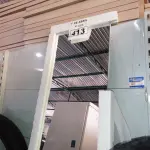 LOTE 413 - 02 ESPELHOS. (NO ESTADO) ATENÇÃO! FAZER A VISITAÇÃO ANTES DE ARREMATAR, NÃO SABEMOS SE FUNCIONA. LEILÃO NÃO TEM GARANTIA E NEM DEVOLUÇÃO, SUJEITO A POSSÍVEIS AVARIAS VISÍVEIS/OCULTAS E/OU AUSÊNCIA DE COMPONENTES.
