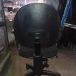 LOTE 442 - 01 CADEIRA DE ESCRITÓRIO COM BASE GIRATÓRIA. (NO ESTADO) ATENÇÃO! FAZER A VISITAÇÃO ANTES DE ARREMATAR, NÃO SABEMOS SE FUNCIONA. LEILÃO NÃO TEM GARANTIA E NEM DEVOLUÇÃO, SUJEITO A POSSÍVEIS AVARIAS VISÍVEIS/OCULTAS E/OU AUSÊNCIA DE COMPONENTES.