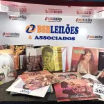 LOTE 550 - 01 LOTE C/APROXIMADAMENTE 28 DISCOS DE VINIL DIVERSOS. (NO ESTADO) ATENÇÃO! FAZER A VISITAÇÃO ANTES DE ARREMATAR, NÃO SABEMOS SE FUNCIONA. LEILÃO NÃO TEM GARANTIA E NEM DEVOLUÇÃO, SUJEITO A POSSÍVEIS AVARIAS VISÍVEIS/OCULTAS E/OU AUSÊNCIA DE COMPONENTES.
