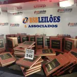 LOTE 548 - 46 LIVROS DIVERSOS. (NO ESTADO) ATENÇÃO! FAZER A VISITAÇÃO ANTES DE ARREMATAR, NÃO SABEMOS SE FUNCIONA. LEILÃO NÃO TEM GARANTIA E NEM DEVOLUÇÃO, SUJEITO A POSSÍVEIS AVARIAS VISÍVEIS/OCULTAS E/OU AUSÊNCIA DE COMPONENTES.