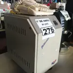 LOTE 276 - 01 ESTABILIZADOR MARCA KVA E UM TELEFONE. (NO ESTADO) ATENÇÃO! FAZER A VISITAÇÃO ANTES DE ARREMATAR, NÃO SABEMOS SE FUNCIONA. LEILÃO NÃO TEM GARANTIA E NEM DEVOLUÇÃO, SUJEITO A POSSÍVEIS AVARIAS VISÍVEIS/OCULTAS E/OU AUSÊNCIA DE COMPONENTES.