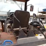 LOTE 536 - 01 RETROESCAVADEIRA NEW HOLLAND  LB90 4x2 2010 , VIDROS QUEBRADOS TEM OS RESERVAS. 02 PNEUS DIANTEIROS  (NO ESTADO)