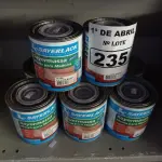 LOTE 235 - 08 LATAS DE MASSA PARA MADEIRA. (NO ESTADO) ATENÇÃO! FAZER A VISITAÇÃO ANTES DE ARREMATAR, NÃO SABEMOS SE FUNCIONA. LEILÃO NÃO TEM GARANTIA E NEM DEVOLUÇÃO, SUJEITO A POSSÍVEIS AVARIAS VISÍVEIS/OCULTAS E/OU AUSÊNCIA DE COMPONENTES.