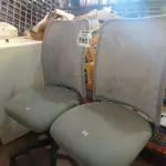 LOTE 500 - 02 CADEIRAS DE ESCRITÓRIO COM BASES GIRATÓRIAS. (NO ESTADO) ATENÇÃO! FAZER A VISITAÇÃO ANTES DE ARREMATAR, NÃO SABEMOS SE FUNCIONA. LEILÃO NÃO TEM GARANTIA E NEM DEVOLUÇÃO, SUJEITO A POSSÍVEIS AVARIAS VISÍVEIS/OCULTAS E/OU AUSÊNCIA DE COMPONENTES.