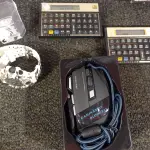 LOTE 287 - 01 RELÓGIO, 01 MOUSE GAMER E 02 CALCULADORAS. (NO ESTADO) ATENÇÃO! FAZER A VISITAÇÃO ANTES DE ARREMATAR, NÃO SABEMOS SE FUNCIONA. LEILÃO NÃO TEM GARANTIA E NEM DEVOLUÇÃO, SUJEITO A POSSÍVEIS AVARIAS VISÍVEIS/OCULTAS E/OU AUSÊNCIA DE COMPONENTES.