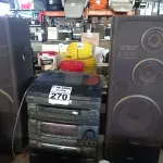 LOTE 270 - 01 APARELHO DE SOM 3X1 MARCA AIWA. (NO ESTADO) ATENÇÃO! FAZER A VISITAÇÃO ANTES DE ARREMATAR, NÃO SABEMOS SE FUNCIONA. LEILÃO NÃO TEM GARANTIA E NEM DEVOLUÇÃO, SUJEITO A POSSÍVEIS AVARIAS VISÍVEIS/OCULTAS E/OU AUSÊNCIA DE COMPONENTES.