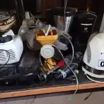 LOTE 016 - 01 LOTE COM UTENSÍLIOS DIVERSOS. (NO ESTADO) ATENÇÃO! FAZER A VISITAÇÃO ANTES DE ARREMATAR, NÃO SABEMOS SE FUNCIONA. LEILÃO NÃO TEM GARANTIA E NEM DEVOLUÇÃO, SUJEITO A POSSÍVEIS AVARIAS VISÍVEIS/OCULTAS E/OU AUSÊNCIA DE COMPONENTES.
