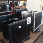 LOTE 138 - 08 MONITORES MARCAS E MODELOS DIVERSOS PARA RETIRADA DE PEÇAS. (NO ESTADO) ATENÇÃO! FAZER A VISITAÇÃO ANTES DE ARREMATAR, NÃO SABEMOS SE FUNCIONA. LEILÃO NÃO TEM GARANTIA E NEM DEVOLUÇÃO, SUJEITO A POSSÍVEIS AVARIAS VISÍVEIS/OCULTAS E/OU AUSÊNCIA DE COMPONENTES.