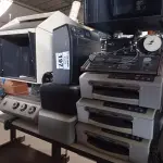 LOTE 197 - 01 LOTE COM VÁRIAS IMPRESSORAS E EQUIPAMENTOS DE VÍDEO DIVERSOS. (NO ESTADO) ATENÇÃO! FAZER A VISITAÇÃO ANTES DE ARREMATAR, NÃO SABEMOS SE FUNCIONA. LEILÃO NÃO TEM GARANTIA E NEM DEVOLUÇÃO, SUJEITO A POSSÍVEIS AVARIAS VISÍVEIS/OCULTAS E/OU AUSÊNCIA DE COMPONENTES.