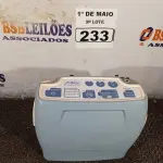 LOTE 233 - 01 CONTROLADOR DE OXIGÊNIO PORTÁTIL. (NO ESTADO) ATENÇÃO! FAZER A VISITAÇÃO ANTES DE ARREMATAR, NÃO SABEMOS SE FUNCIONA. LEILÃO NÃO TEM GARANTIA E NEM DEVOLUÇÃO, SUJEITO A POSSÍVEIS AVARIAS VISÍVEIS/OCULTAS E/OU AUSÊNCIA DE COMPONENTES.