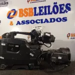 LOTE 188 - 01 FILMADORA MARCA PANASONIC. (NO ESTADO) ATENÇÃO! FAZER A VISITAÇÃO ANTES DE ARREMATAR, NÃO SABEMOS SE FUNCIONA. LEILÃO NÃO TEM GARANTIA E NEM DEVOLUÇÃO, SUJEITO A POSSÍVEIS AVARIAS VISÍVEIS/OCULTAS E/OU AUSÊNCIA DE COMPONENTES.