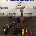 LOTE 186 - 02 PARAFUSADEIRA E 04 CHAVES DIVERSAS. (NO ESTADO) ATENÇÃO! FAZER A VISITAÇÃO ANTES DE ARREMATAR, NÃO SABEMOS SE FUNCIONA. LEILÃO NÃO TEM GARANTIA E NEM DEVOLUÇÃO, SUJEITO A POSSÍVEIS AVARIAS VISÍVEIS/OCULTAS E/OU AUSÊNCIA DE COMPONENTES.
